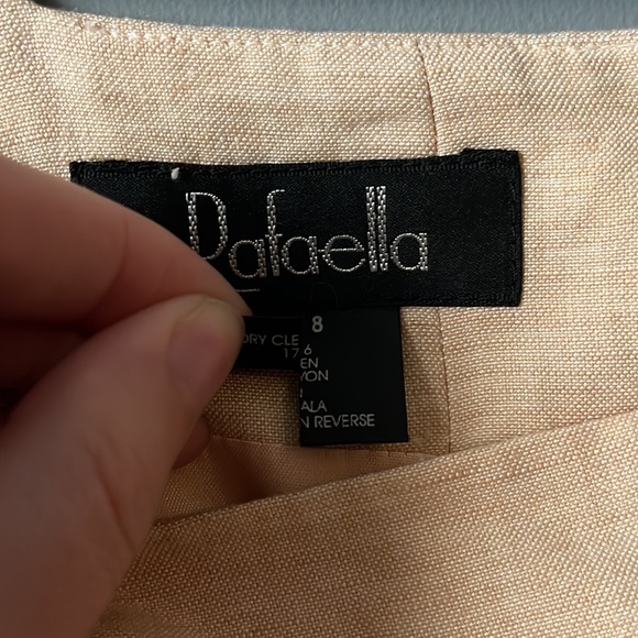 Gorgeous beige linen dress top with button back - Picture 6 of 7